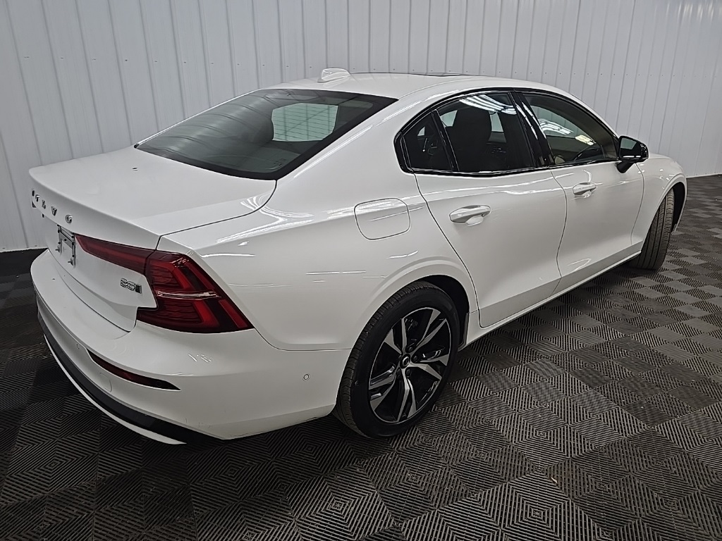 2024 Volvo S60 B5 Plus photo 10