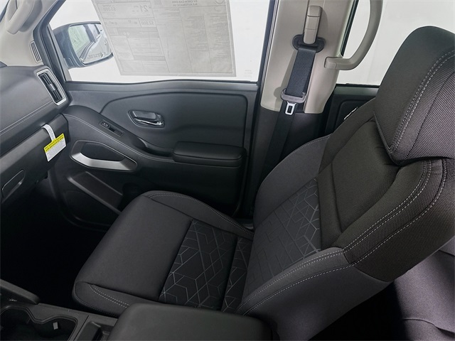2025 Nissan Frontier SV photo 18