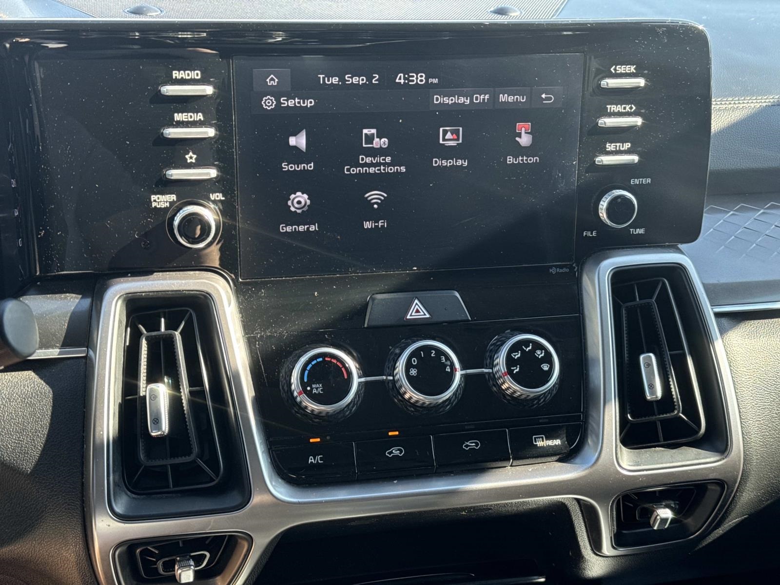 2023 Kia Sorento LX photo 23