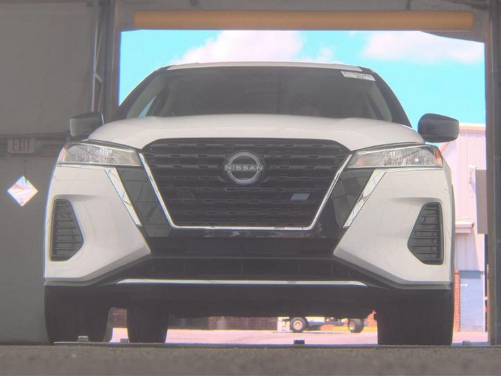 2023 Nissan Kicks S photo 3