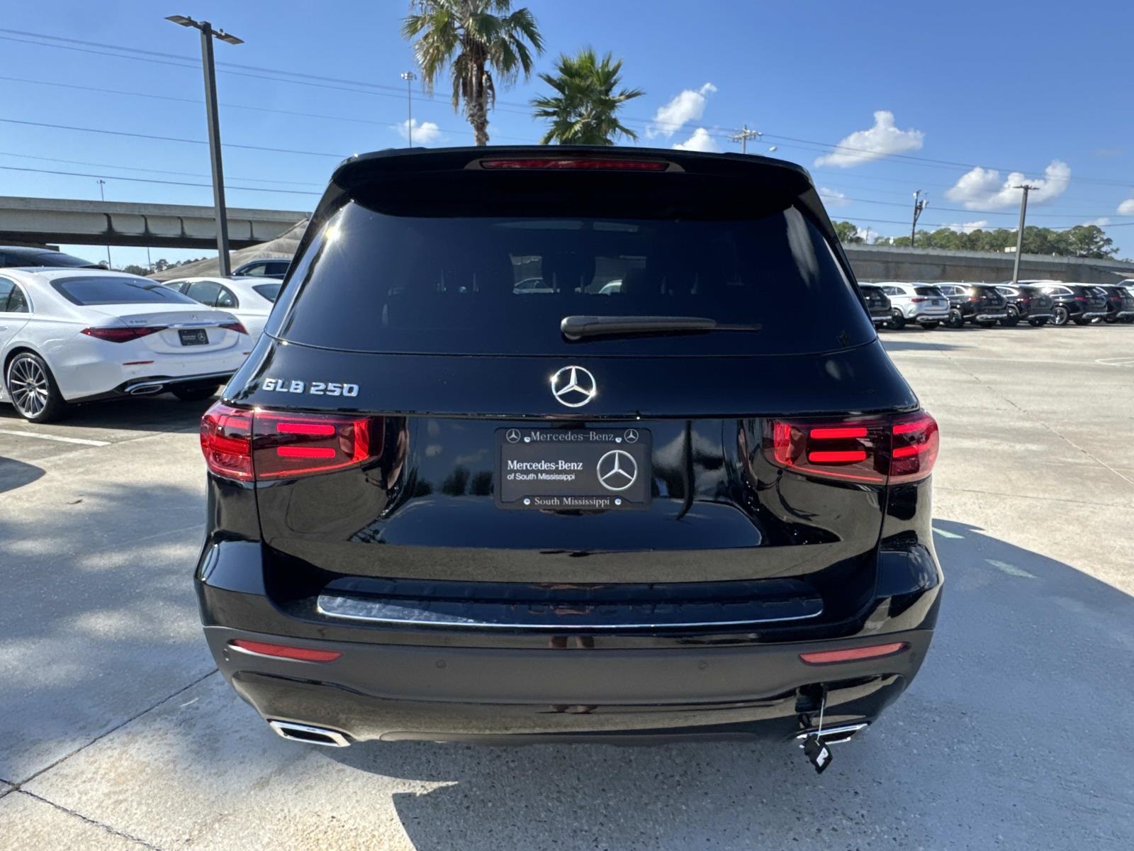 2026 Mercedes Benz GLB 250 photo 2