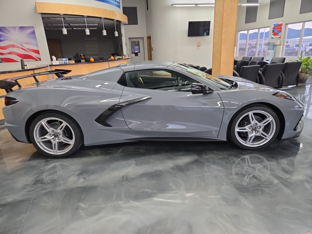 2025 Chevrolet Corvette Stingray photo 2