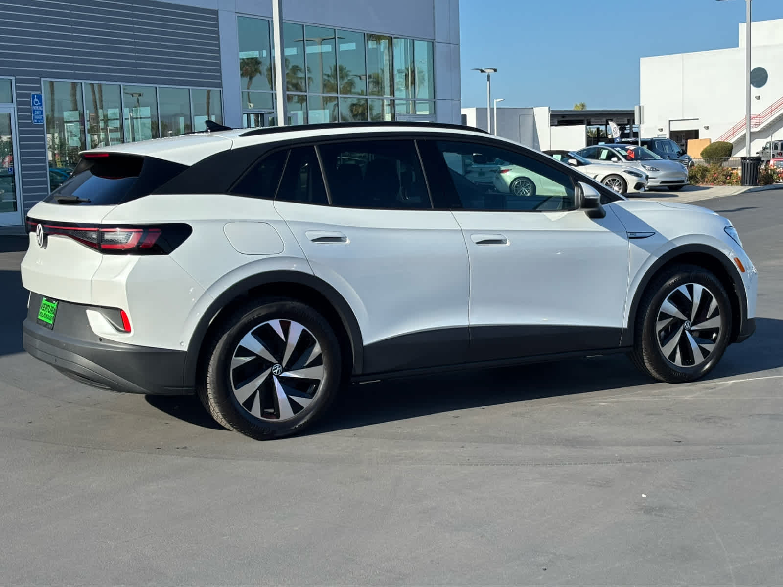 2025 Volkswagen ID.4 Pro photo 3