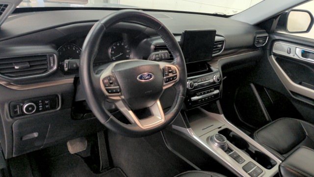 Used 2023 SILVER Ford Limited image 15