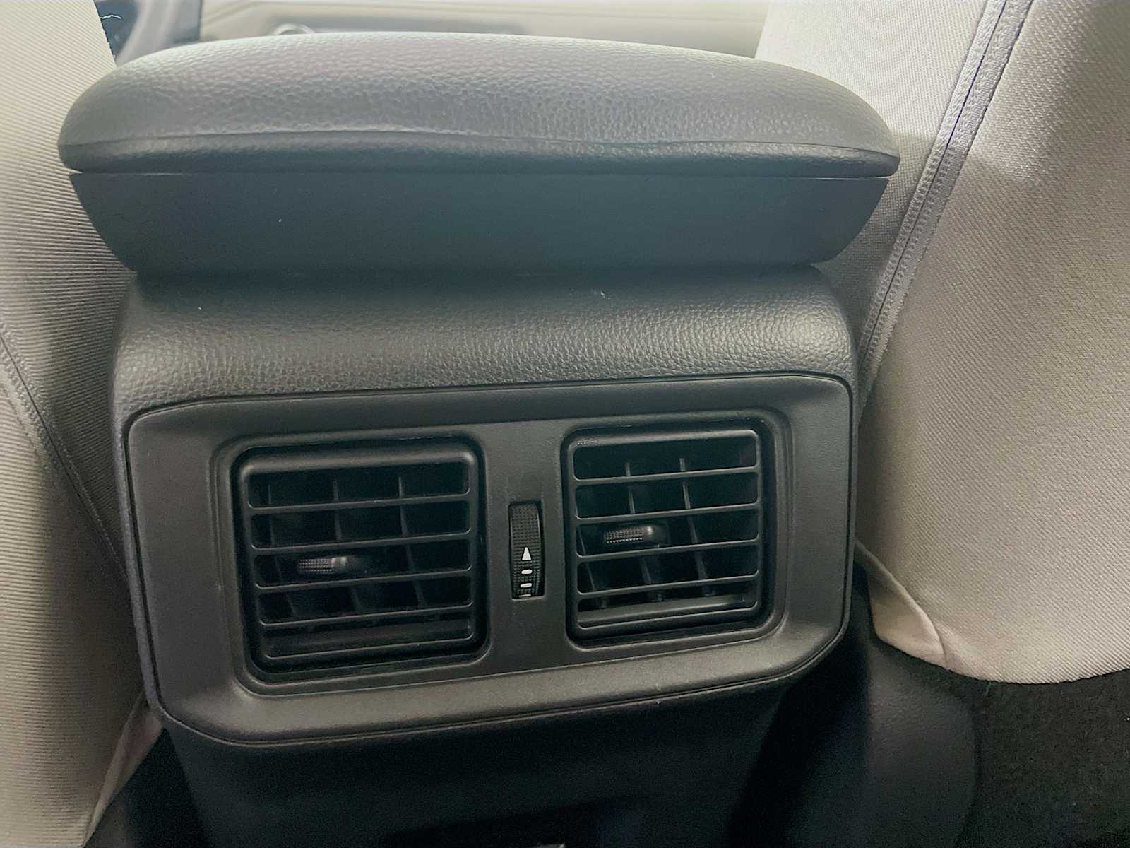 2024 Toyota RAV4 XLE photo 24
