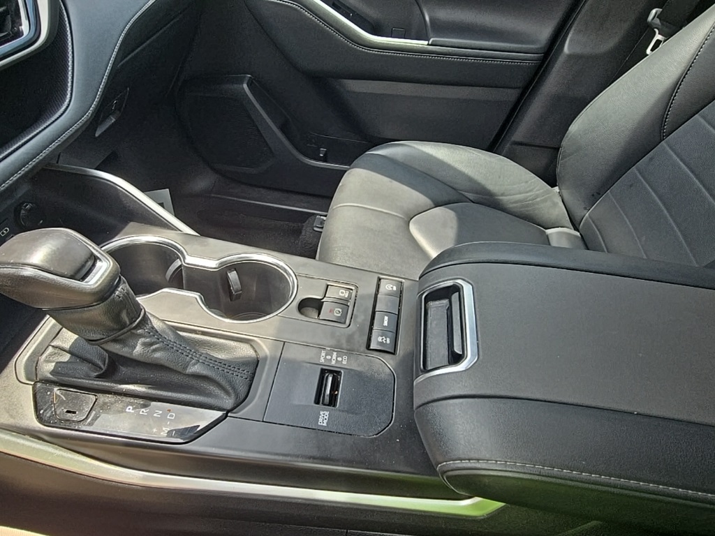 2022 Toyota Highlander XLE photo 22
