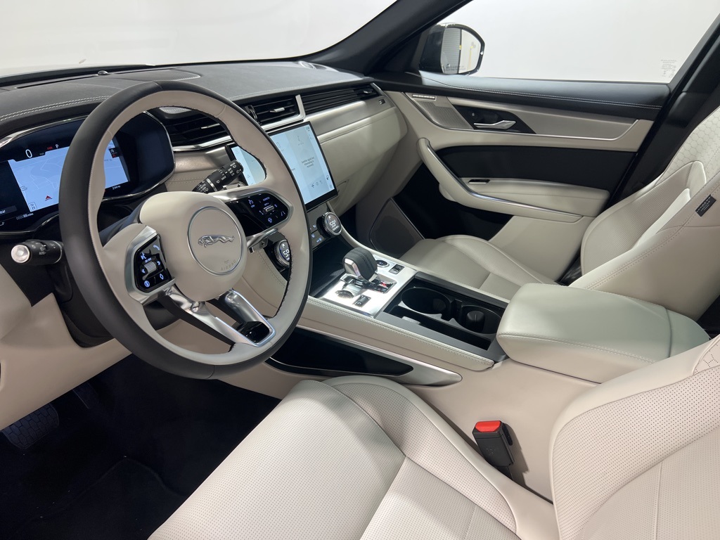 2025 Jaguar F-PACE P250 R-Dynamic S photo 8