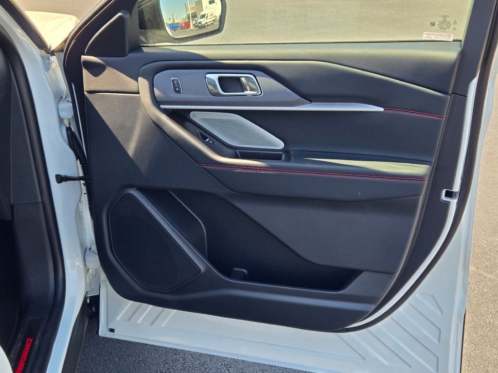 2025 Ford Explorer ST photo 4