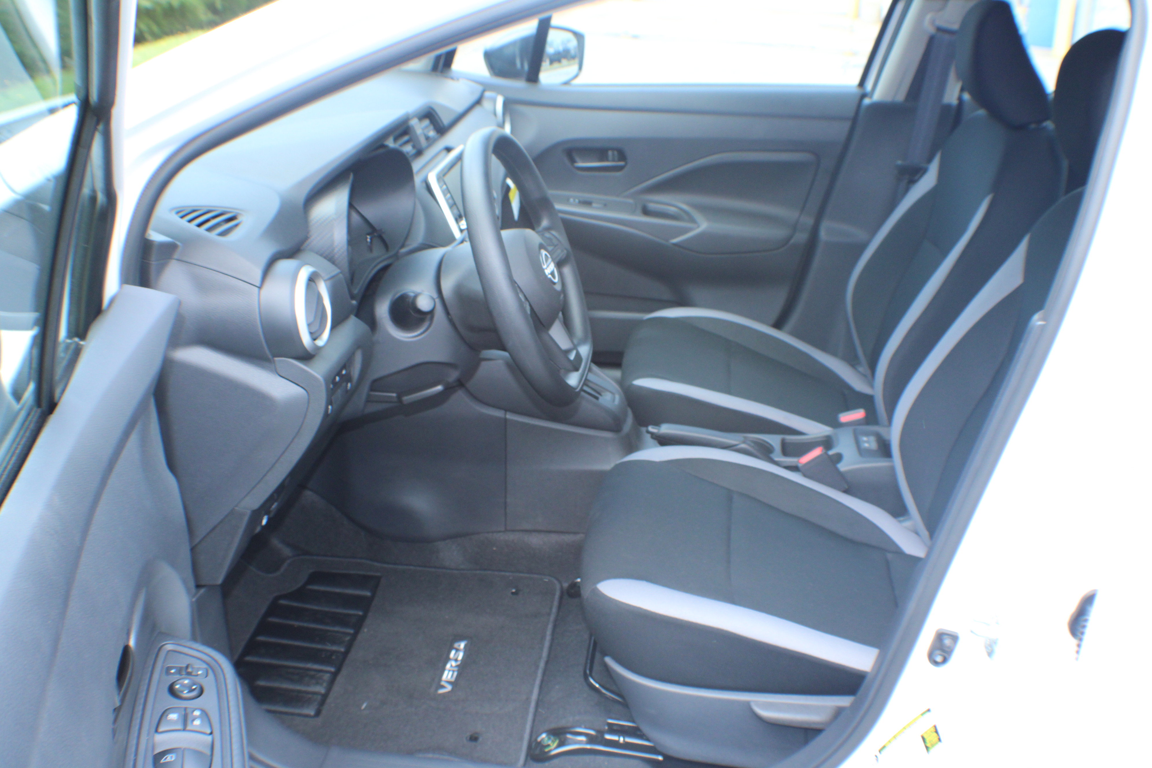 2025 Nissan Versa S photo 4