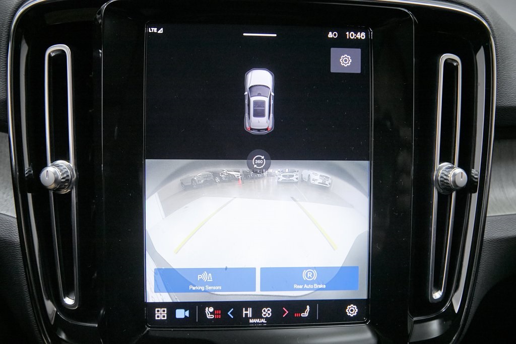 2023 VOLVO XC40 - Image 32