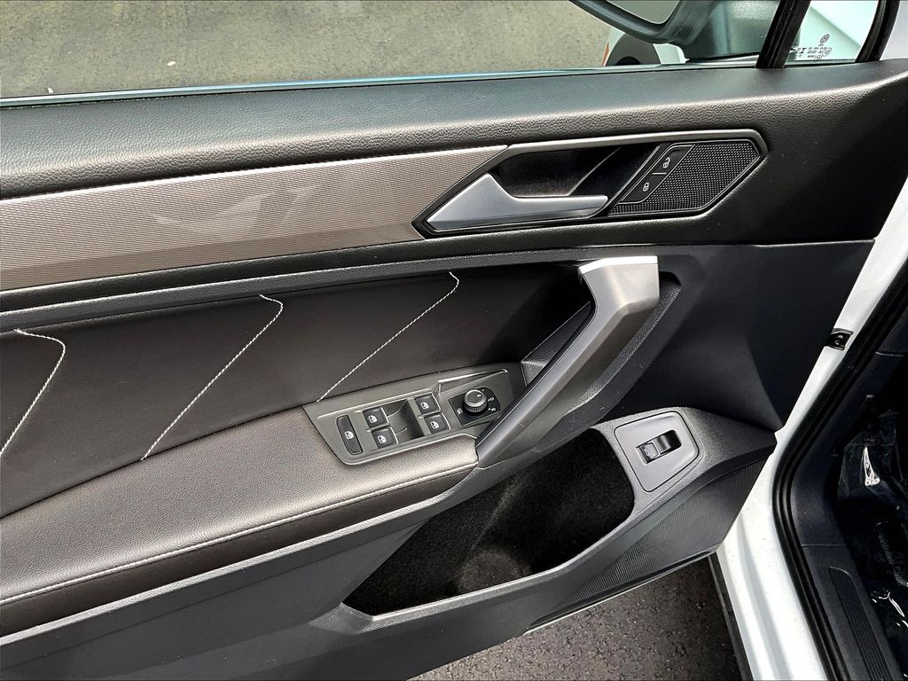 2024 Volkswagen Tiguan SE Wolfsburg Edition photo 9