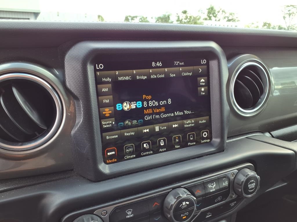 2023 Jeep Wrangler Sahara photo 18