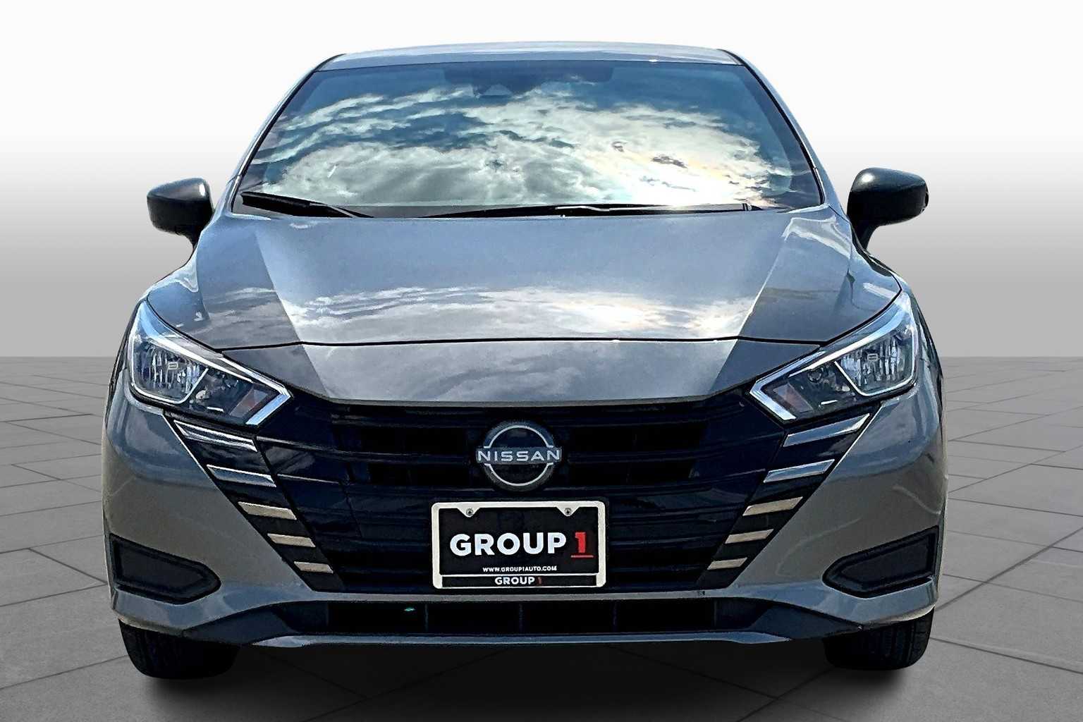 2023 Nissan Versa S photo 3