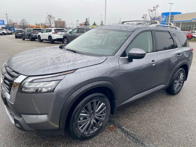 2025 Nissan Pathfinder SL photo 4