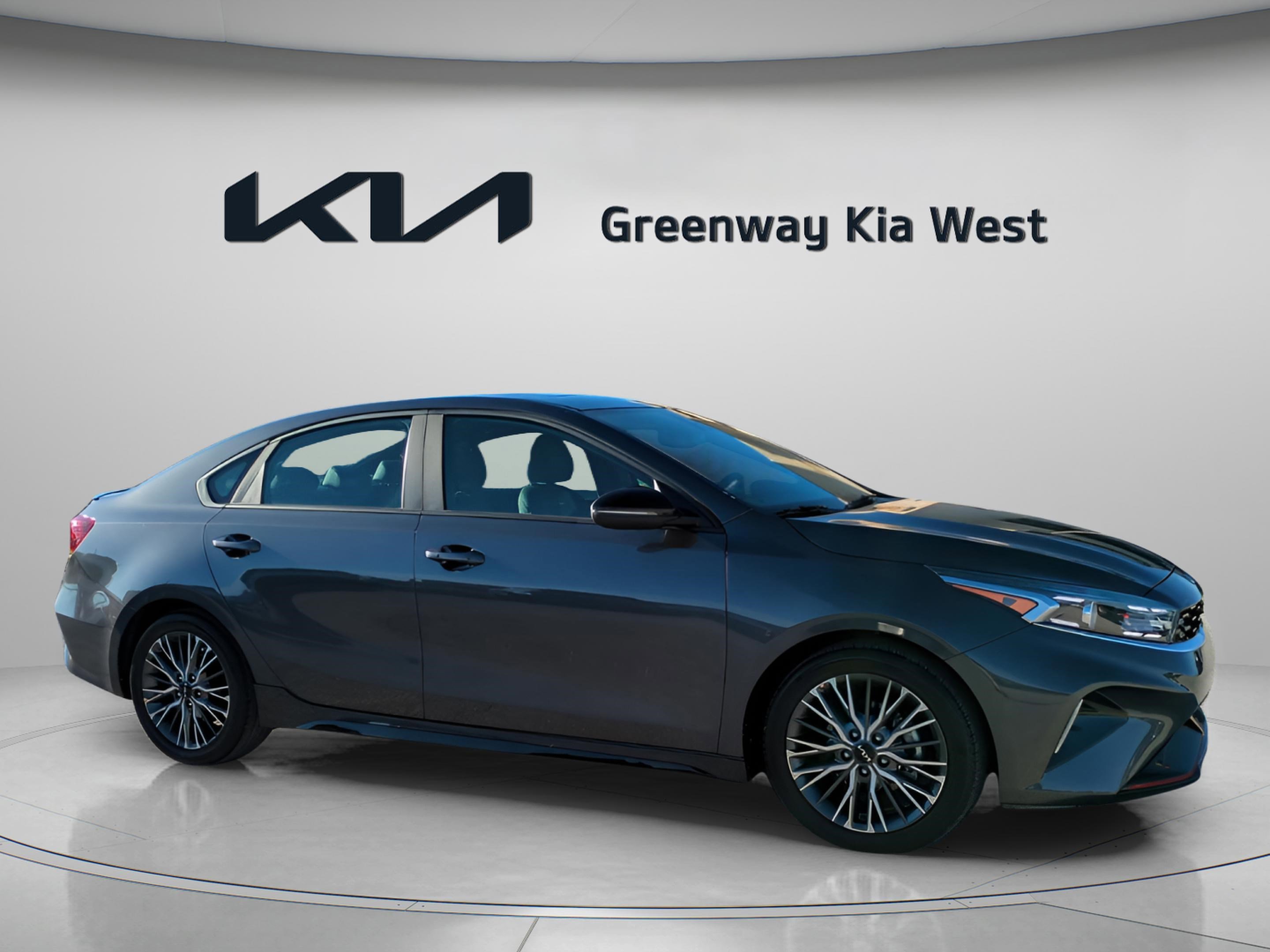 2022 Kia FORTE GT-Line's photo