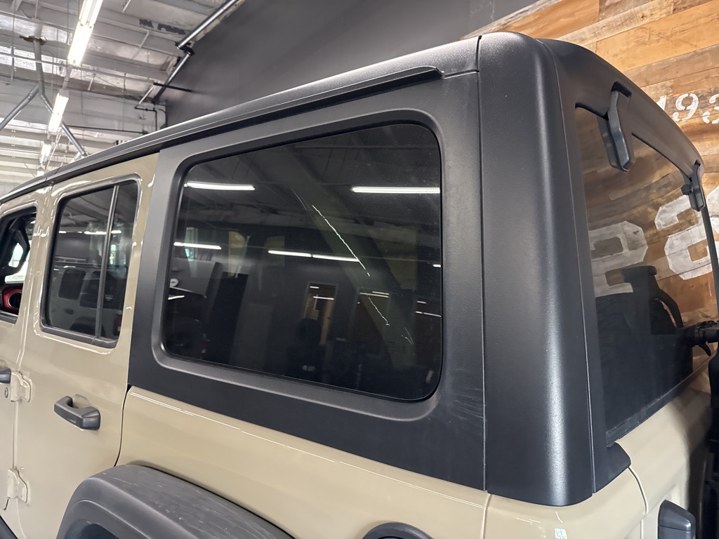 2022 Jeep Wrangler Unlimited Rubicon photo 2