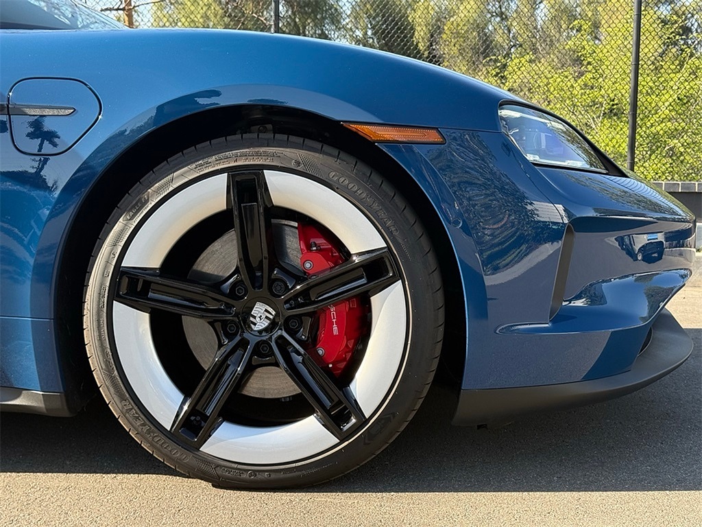 2025 Porsche Taycan 4S photo 10