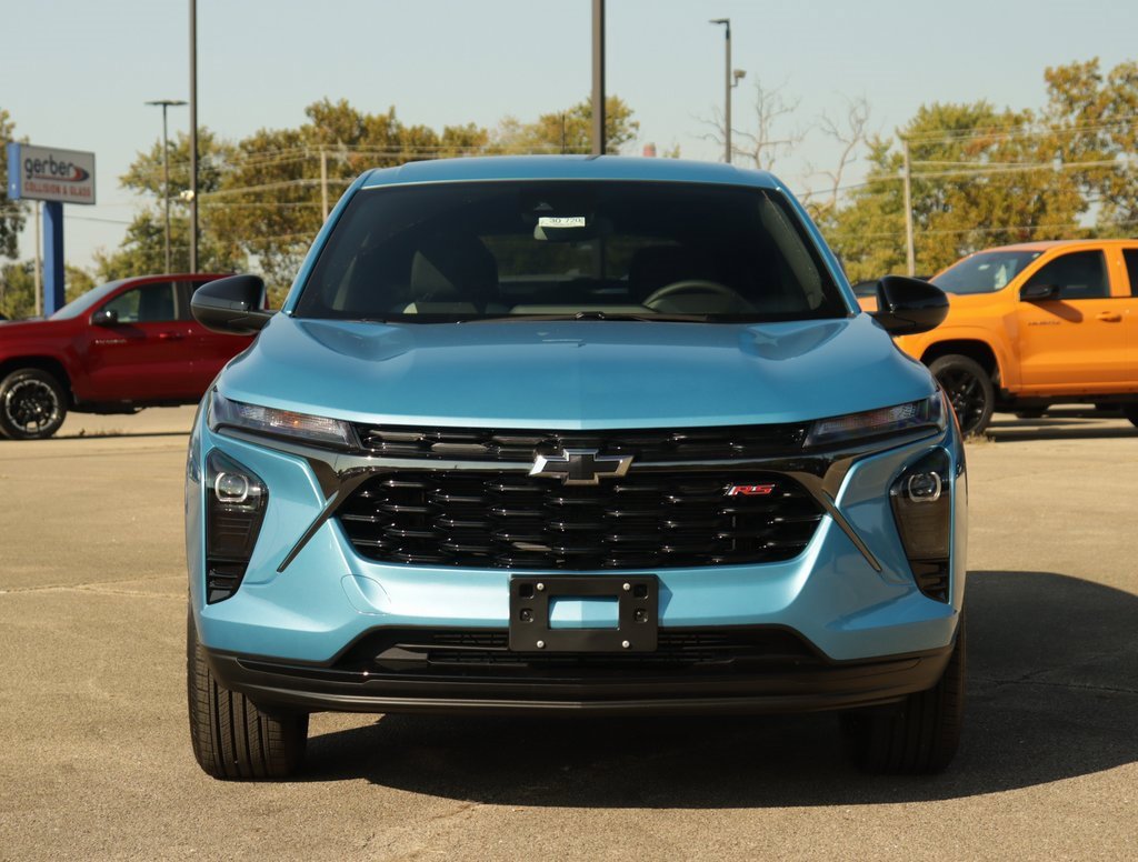 2025 Chevrolet Trax photo 2
