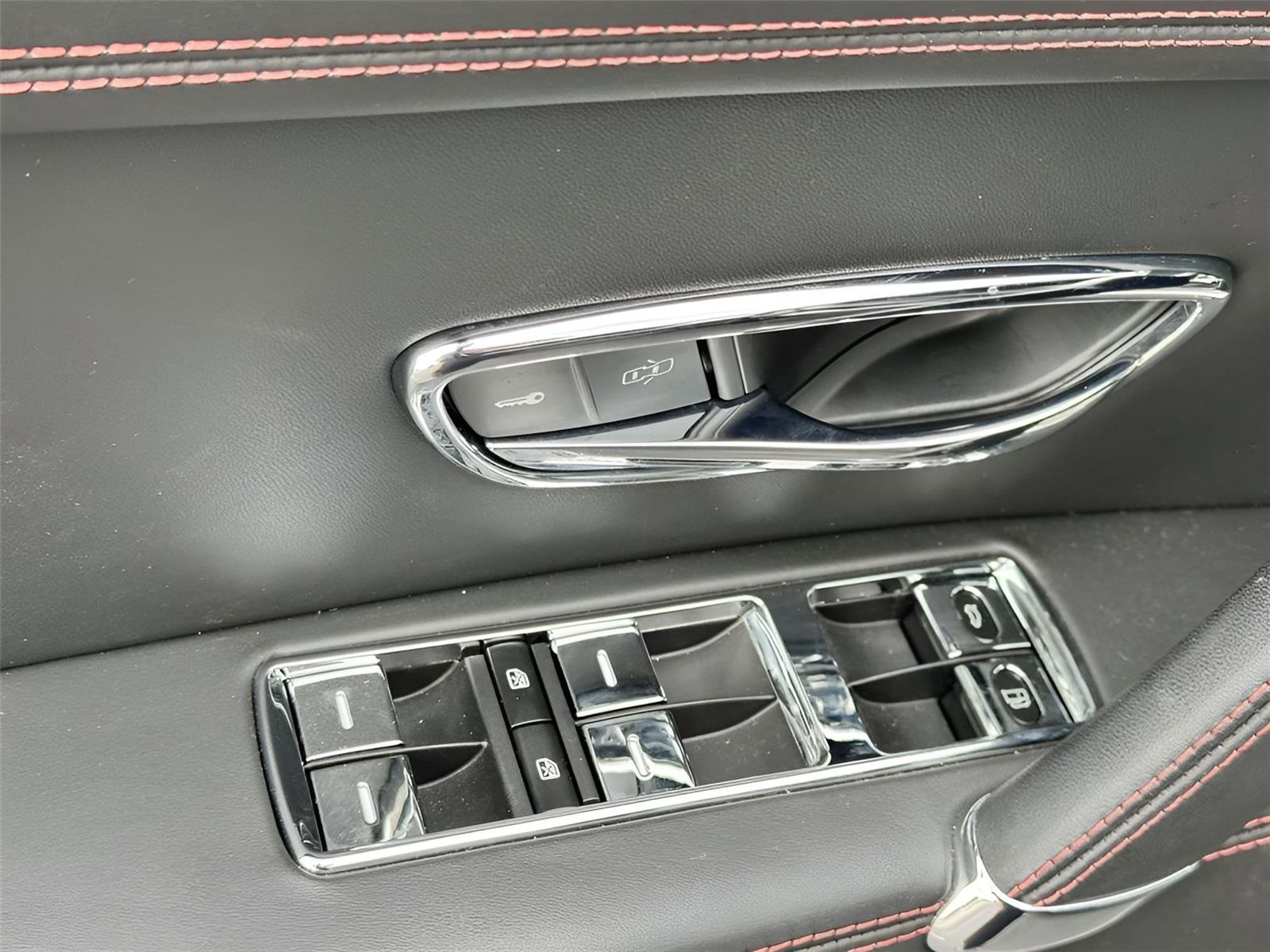 2018 Bentley Flying Spur V8 S photo 13