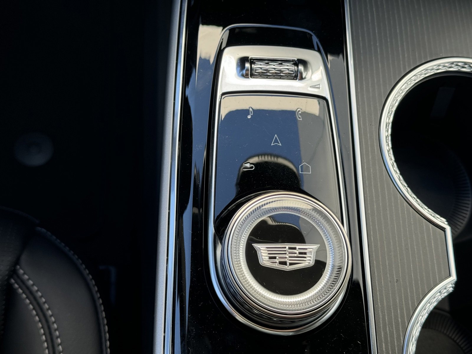 2025 Cadillac Lyriq Luxury photo 22