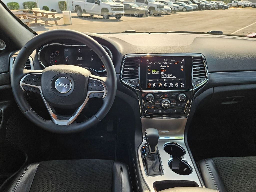 2019 Jeep Grand Cherokee Laredo Altitude photo 24