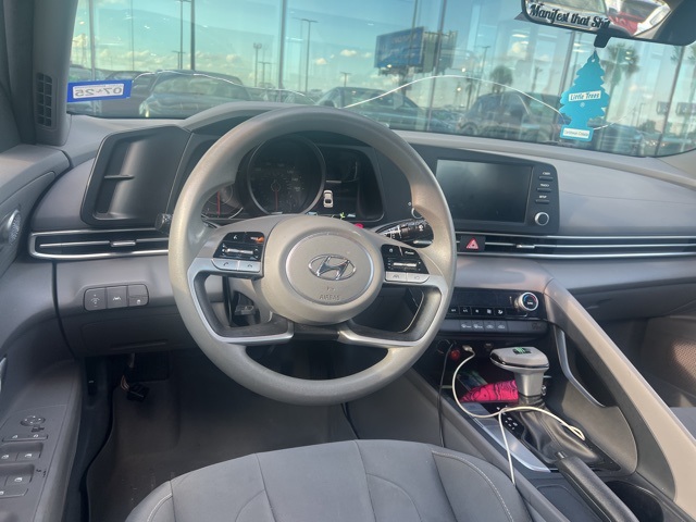 2022 Hyundai Elantra SEL photo 10
