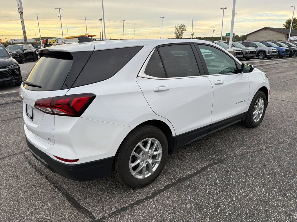 2022 Chevrolet Equinox LT photo 2