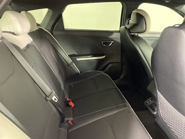2025 Kia K4 GT-Line photo 16
