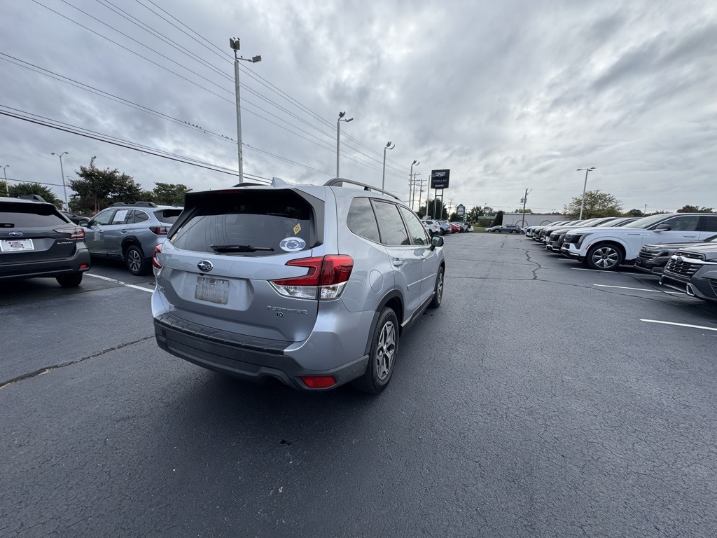 2021 Subaru Forester Premium photo 2
