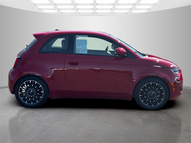 2024 Fiat 500e photo 8