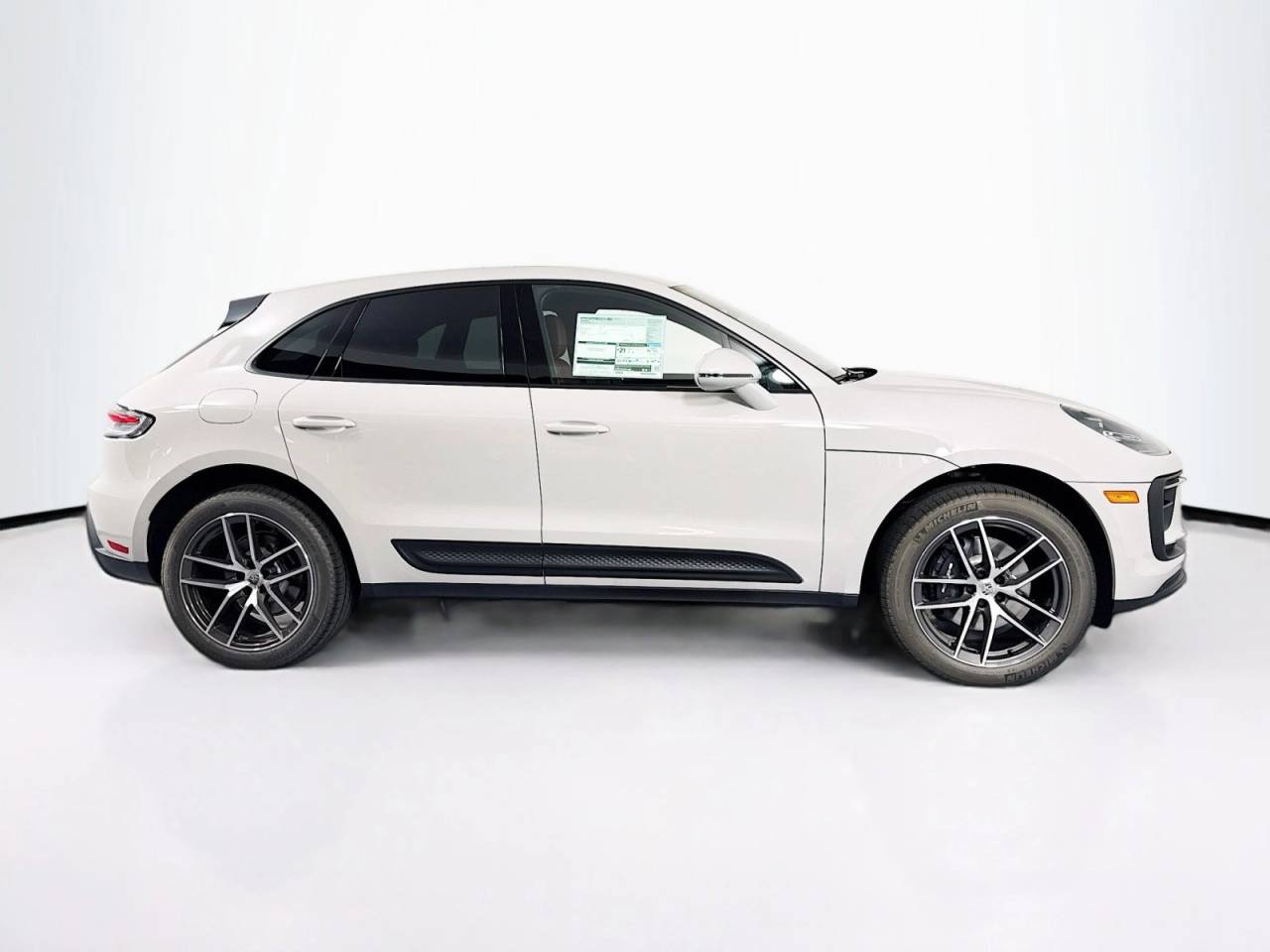 2025 Porsche Macan T photo 8