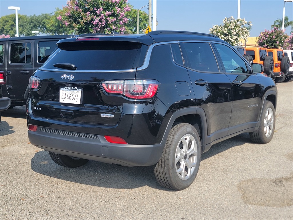 2025 Jeep Compass Latitude photo 3