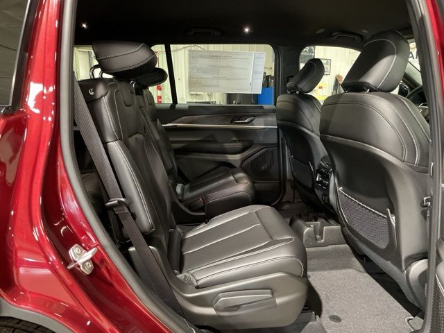 2025 Jeep Grand Cherokee Limited photo 38