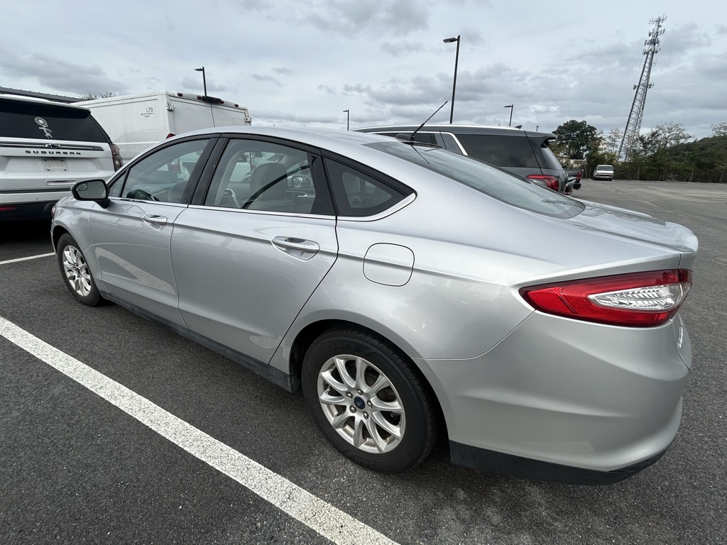 2016 Ford Fusion S photo 3