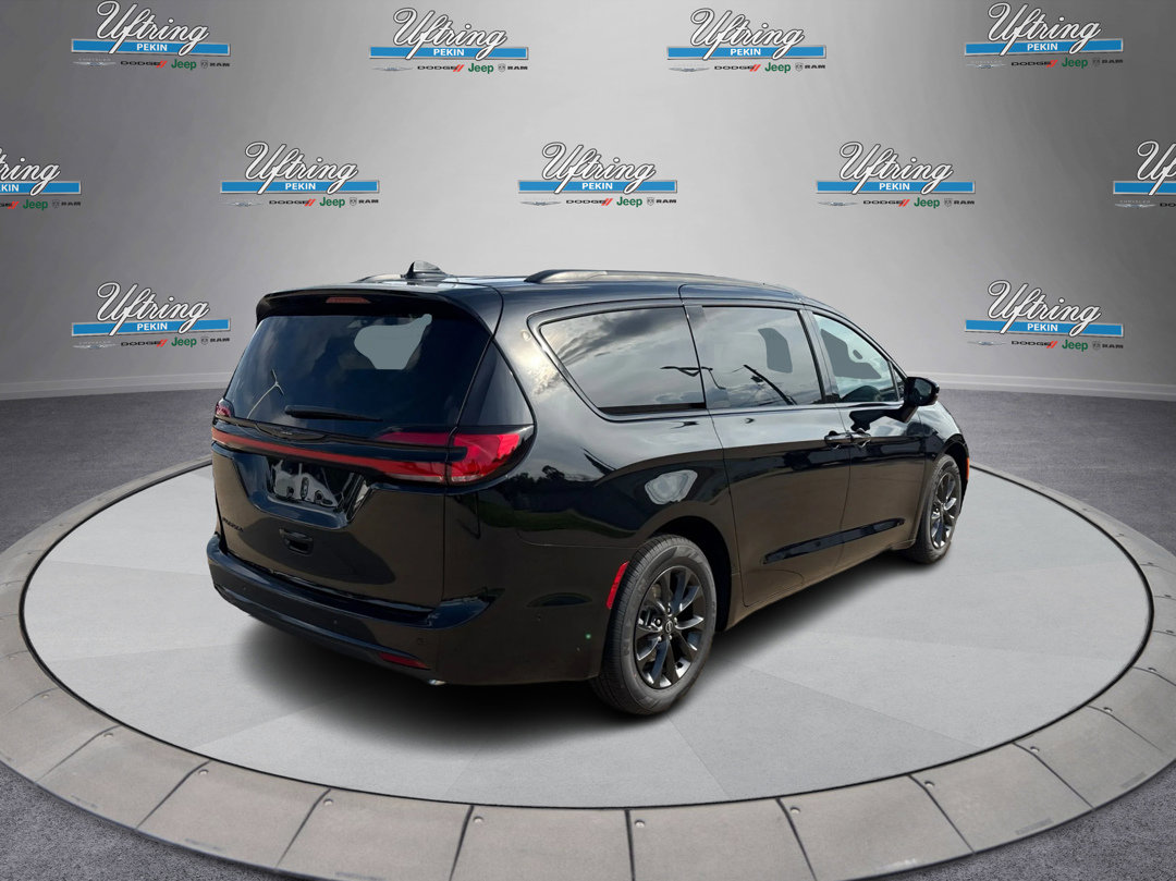 2025 Chrysler Pacifica photo 3