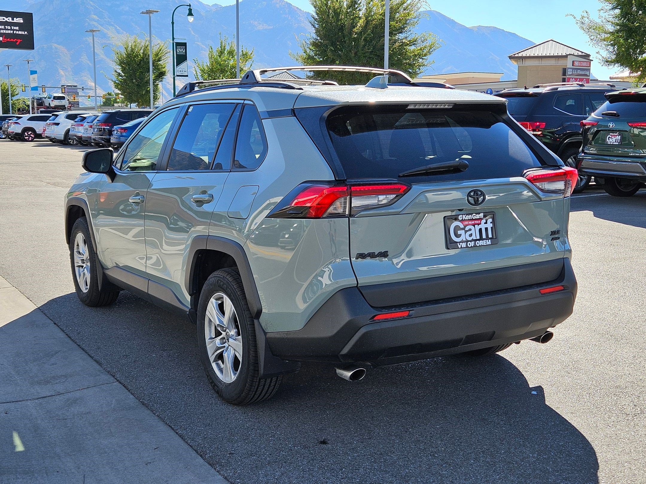 2019 Toyota RAV4 XLE photo 4