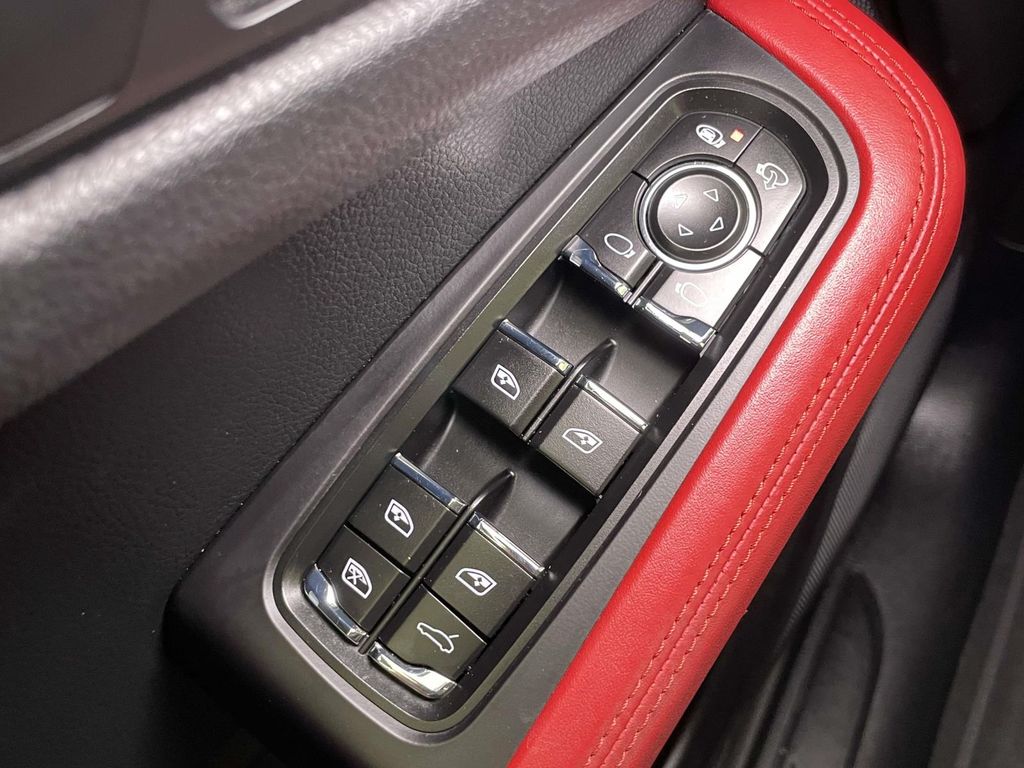 2020 Porsche Macan Base photo 33