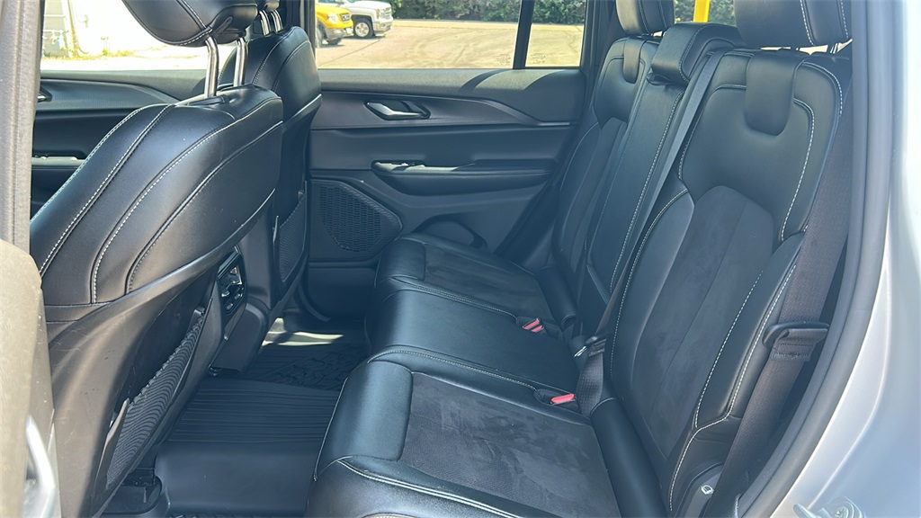 2023 Jeep Grand Cherokee Altitude photo 25
