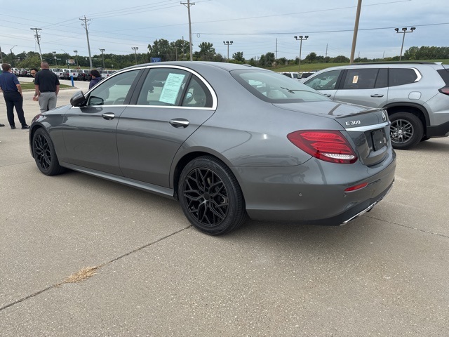2017 Mercedes Benz E 300 4MATIC photo 3