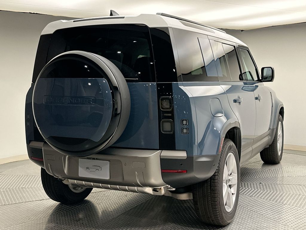 2026 Land Rover Defender 110 photo 2
