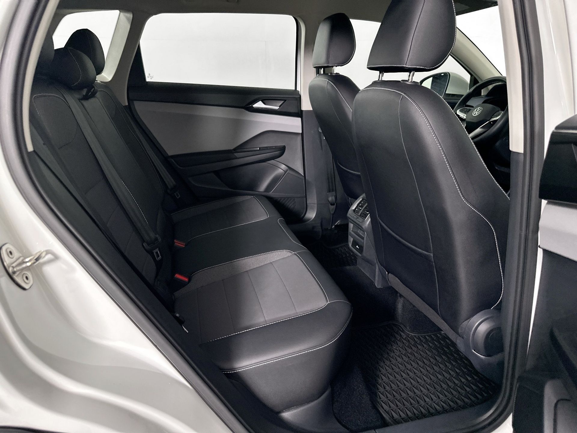 2022 Volkswagen Taos SE photo 18