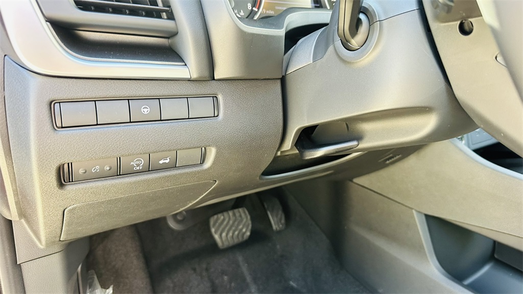 2026 Nissan Rogue SV photo 14