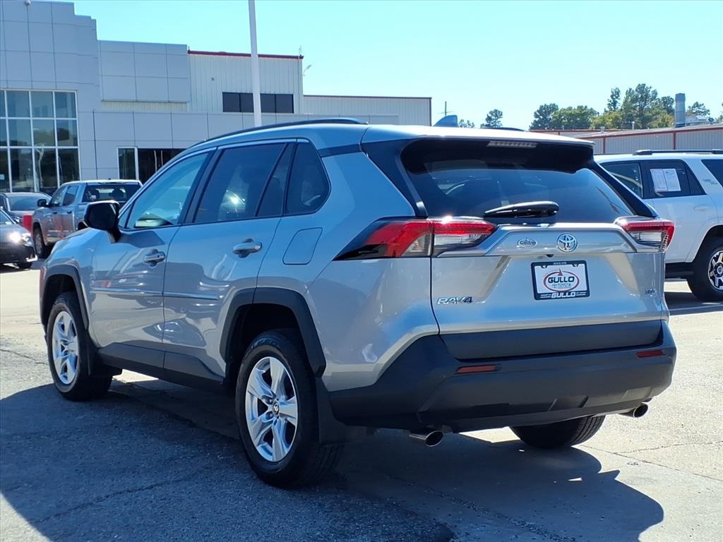 2021 Toyota RAV4 XLE photo 2