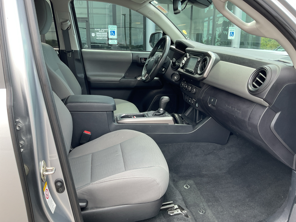 2019 Toyota Tacoma SR5 photo 12