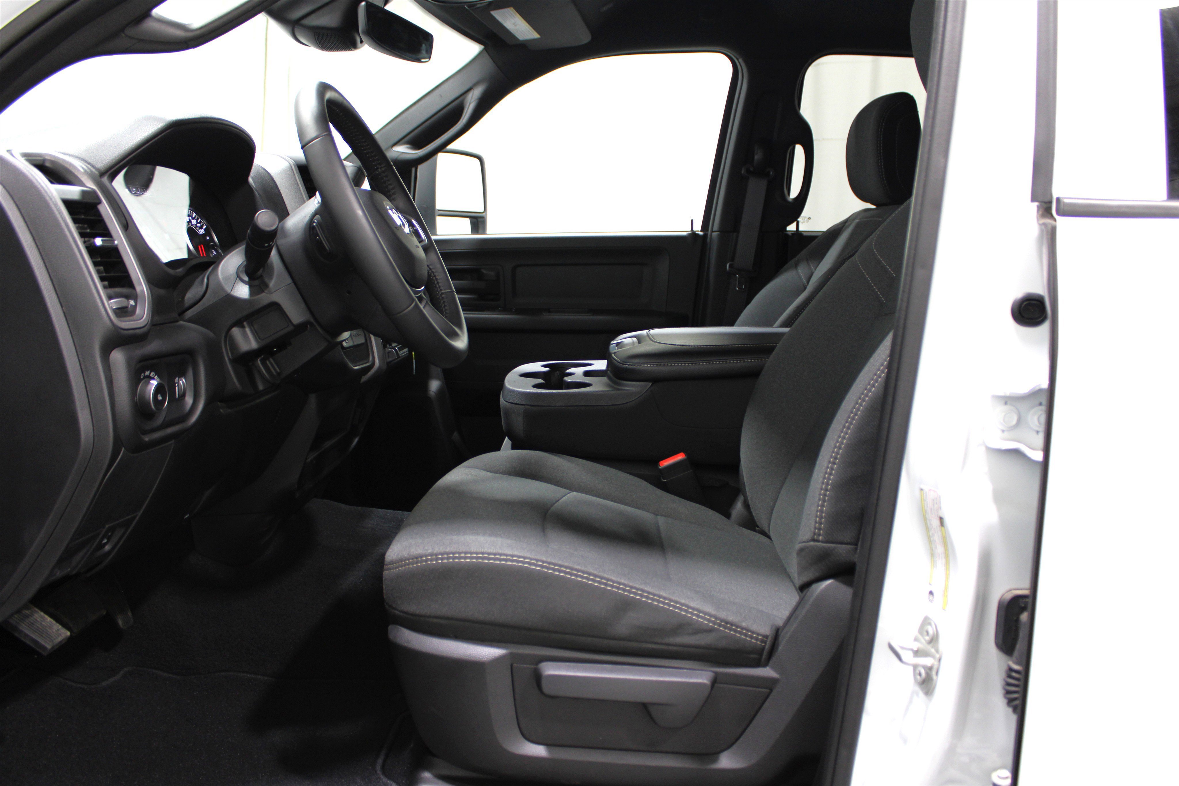 2024 Ram 3500 Tradesman photo 3