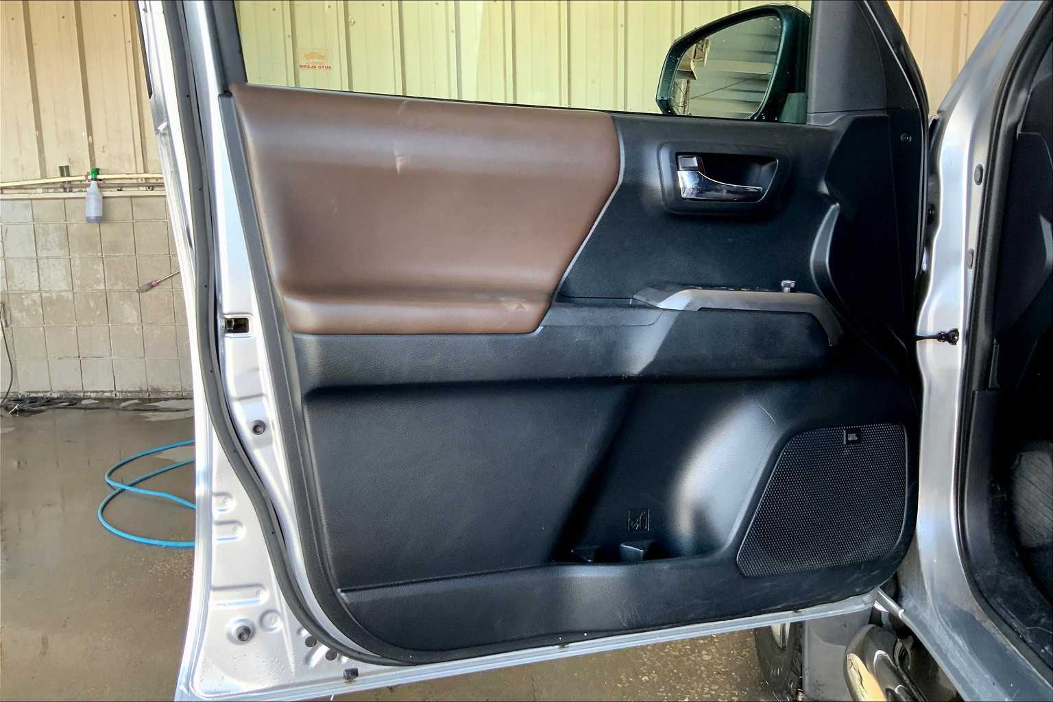 2016 Toyota Tacoma Limited 4x4 Double Cab V6 photo 19