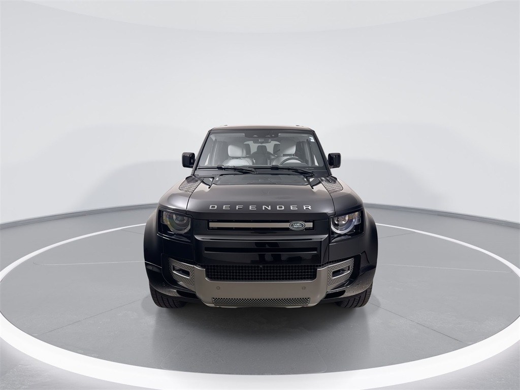 2025 Land Rover Defender 130 X-Dynamic SE photo 2
