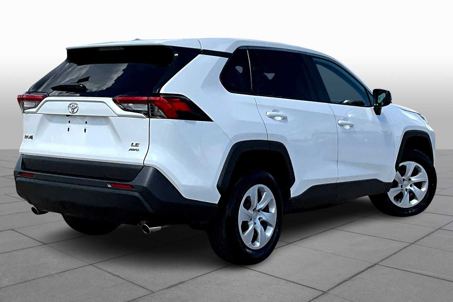 2024 Toyota RAV4 LE photo 12