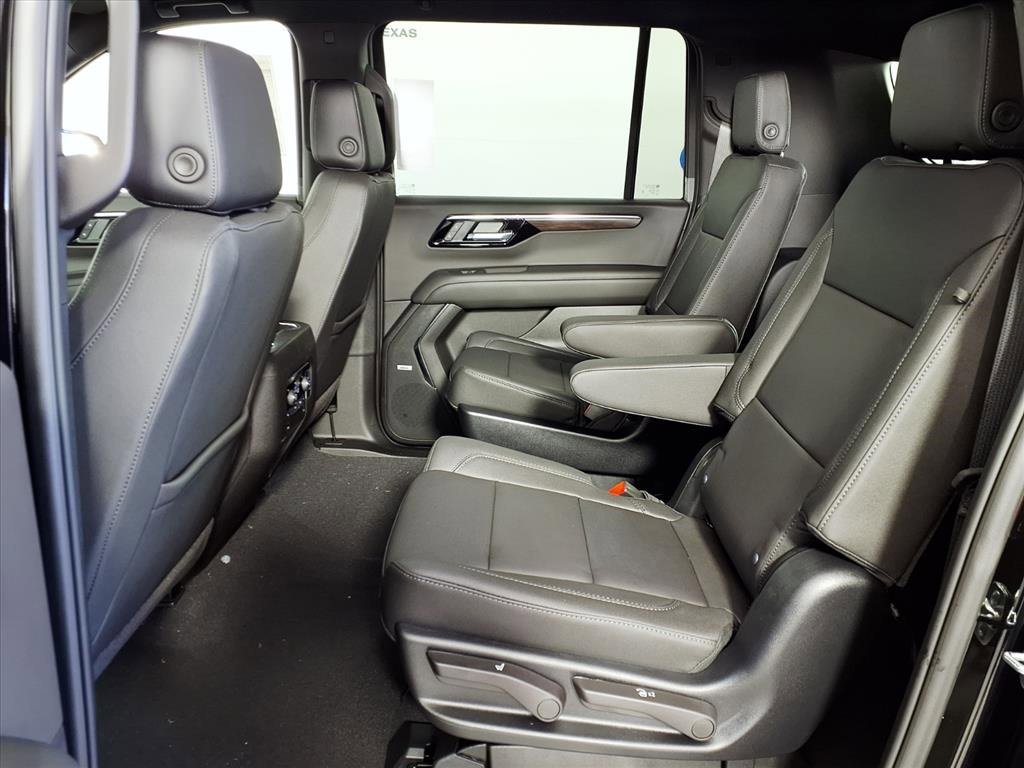2026 Chevrolet Suburban LT photo 17