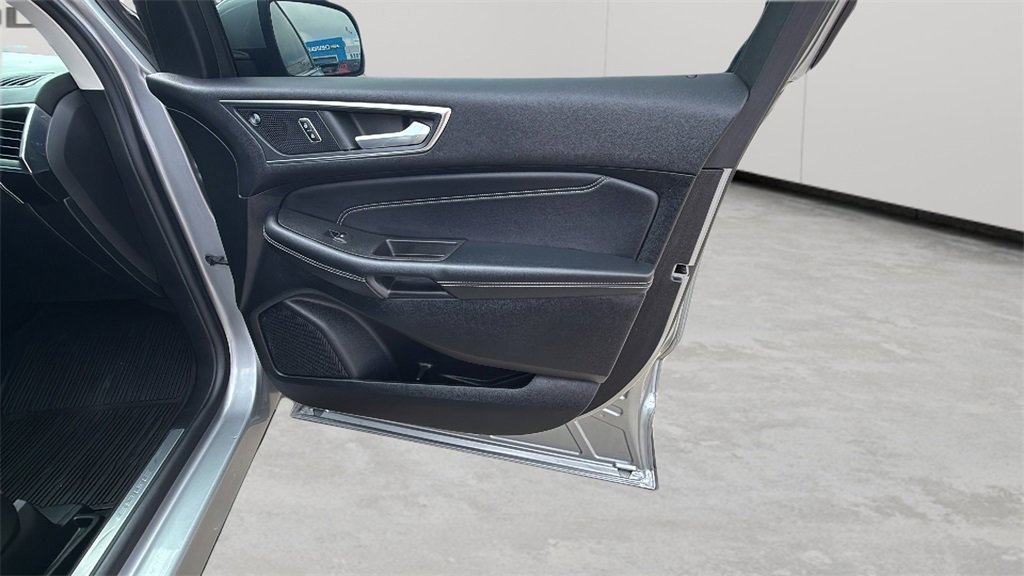 2022 Ford Edge Titanium photo 46